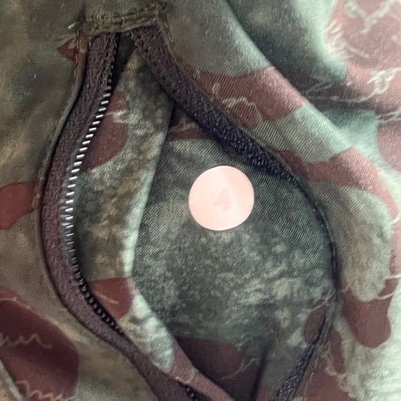 Lululemon Tracker Short II- rare - Picture 4 of 8